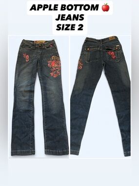 Apple Bottoms 🍎 Embroidered Bootcut Jeans Size 2 – Rare Floral Apple Design